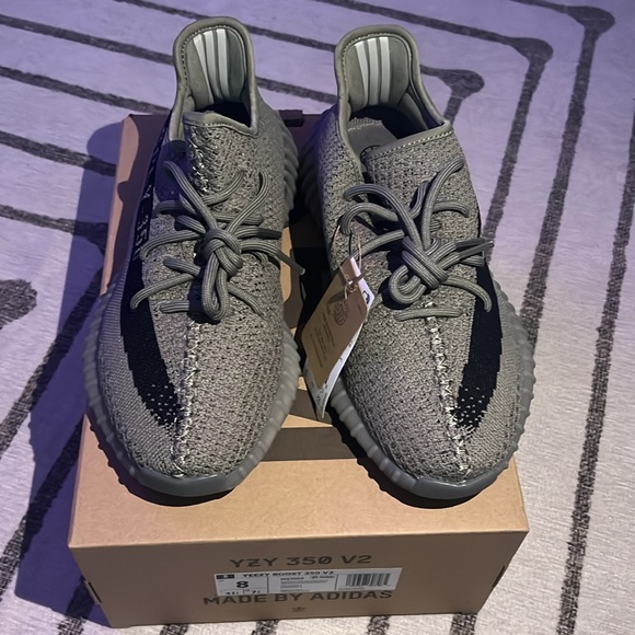 Yeezy Boost 350 - Picture 2 of 8